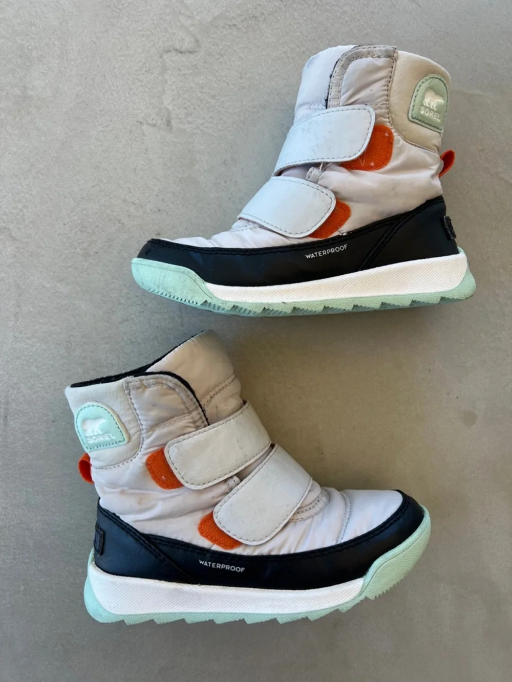 Sorel‎ toddler Whitney II Strap Snow Boots in White, Mint & Orange Size 11